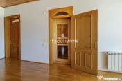 Domeniu privat 5.000 mp, cu reședință de 625 mp și pi... 