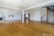 Domeniu privat 5.000 mp, cu reședință de 625 mp și pi...