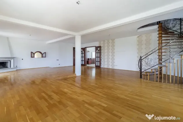Domeniu privat 5.000 mp, cu reședință de 625 mp și pi...