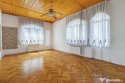 Domeniu privat 5.000 mp, cu reședință de 625 mp și pi...