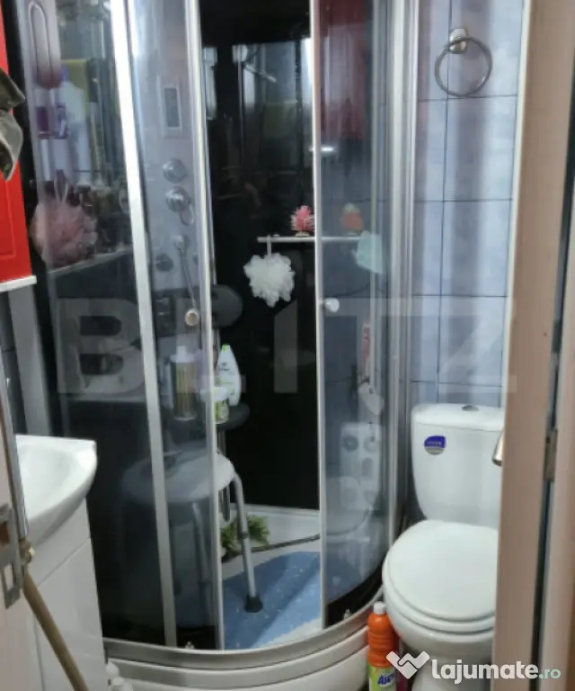 Apartament cu 3 camere, Podu ros, zona centrala