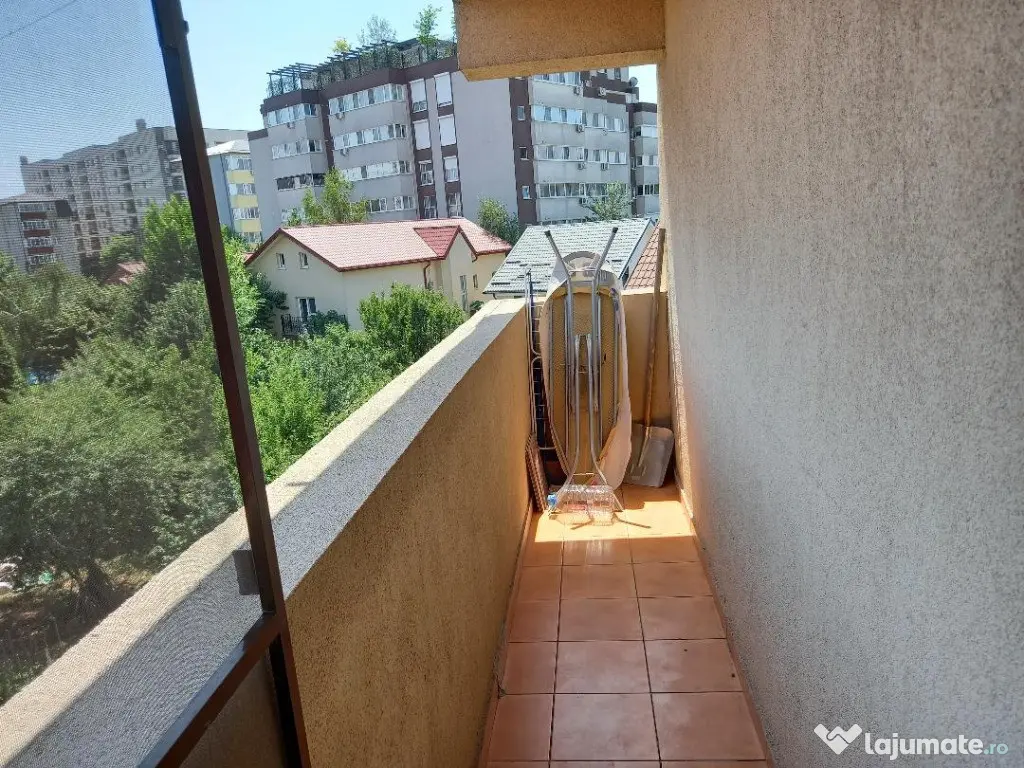 Proprietar inchiriez apartament 2 camere la 90 metrii de metroi
