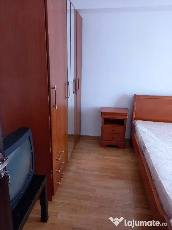 Proprietar inchiriez apartament 2 camere la 90 metrii de metroi