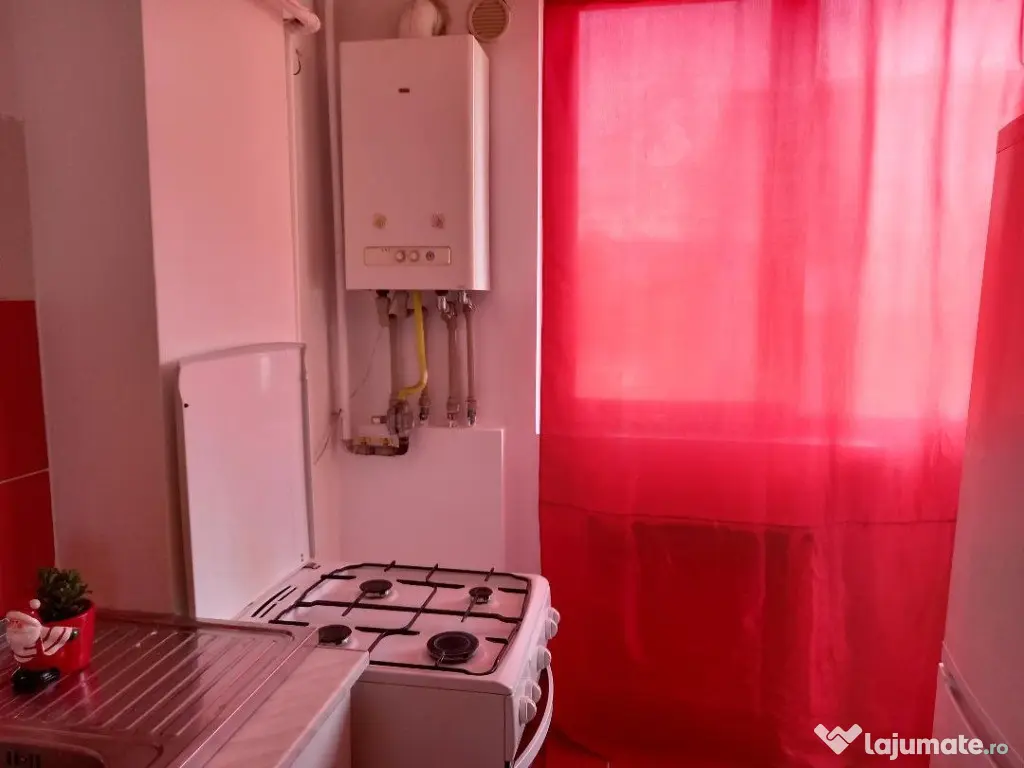Proprietar inchiriez apartament 2 camere la 90 metrii de metroi