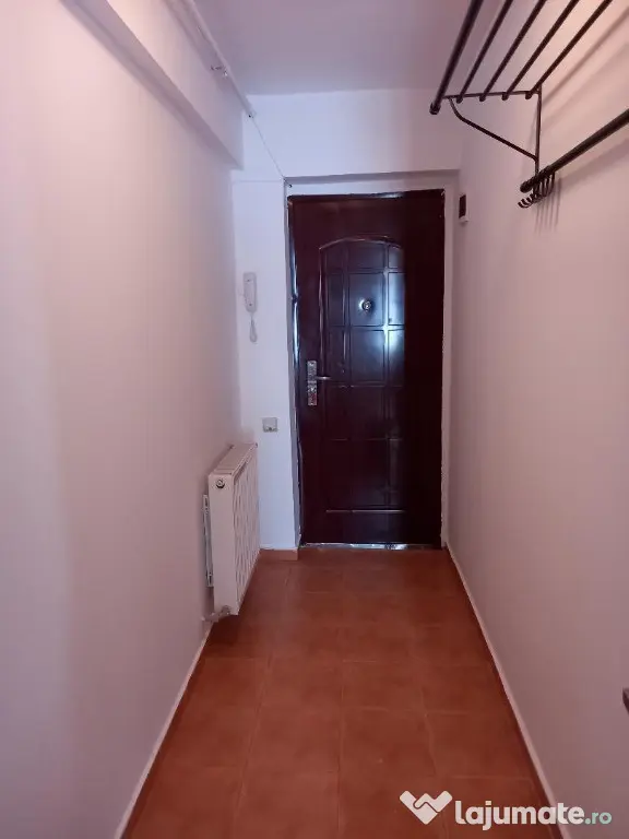 Proprietar inchiriez apartament 2 camere la 90 metrii de metroi