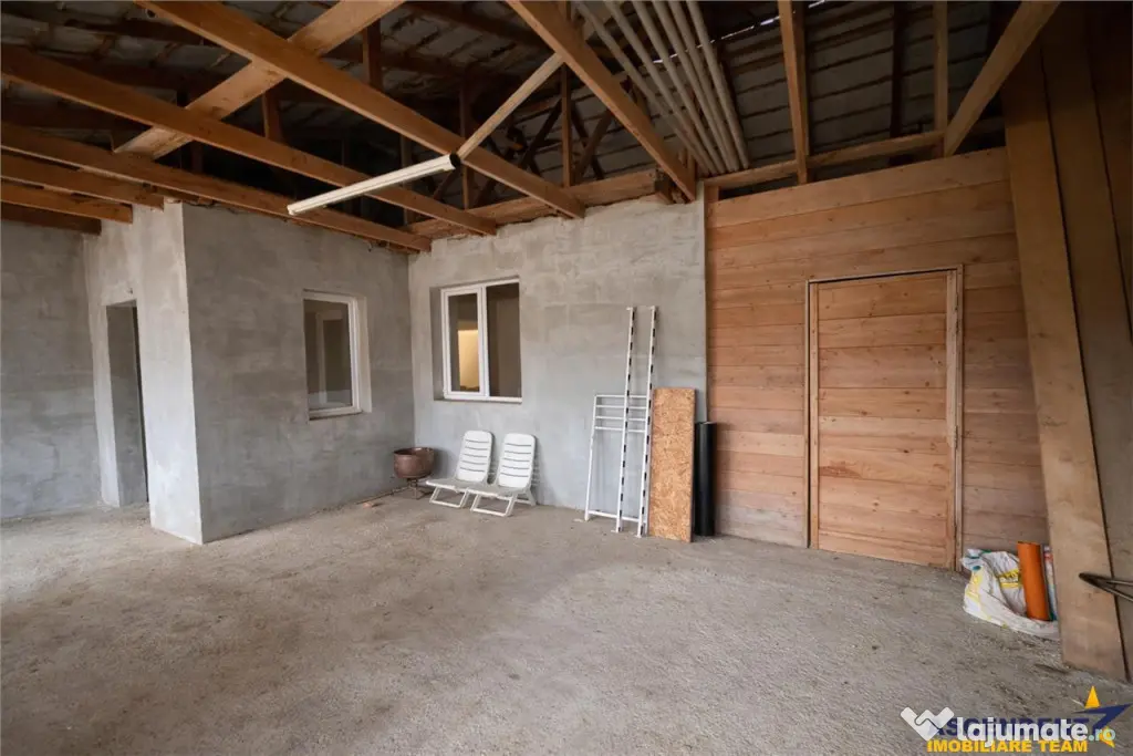 Film3D!Proprietate cu potential:casa, atelier,domeniu de 2.7