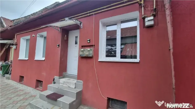 Studio la casa , zona strazii Lunga