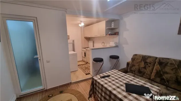 Studio la casa , zona strazii Lunga