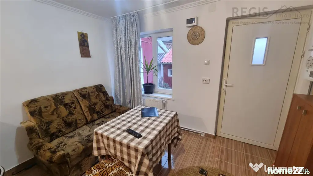 Studio la casa , zona strazii Lunga