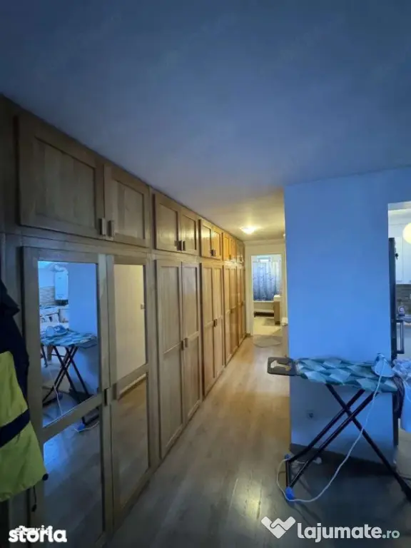 Apartament de vanzare semidecomandat ,3 camere 67 mp , zona