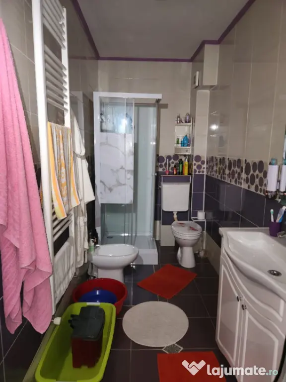 Apartament 2 Camere si Parcare inclusa in pret, Zona Stejaru