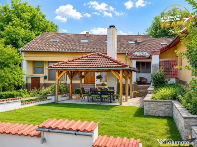 Resedinta si pentru doua familii, 217 mp utili, 6 dormitoare