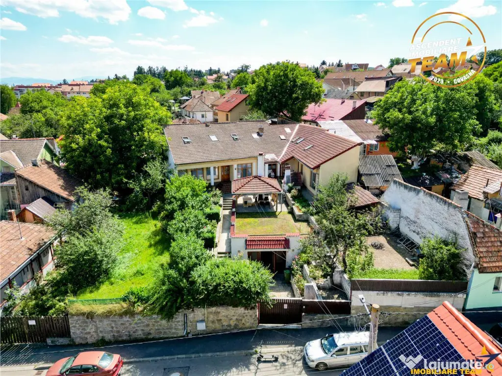 Resedinta si pentru doua familii, 217 mp utili, 6 dormitoare