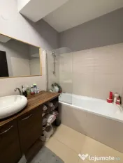 Apartament de vanzare semidecomandat ,3 camere 80 mp , zona