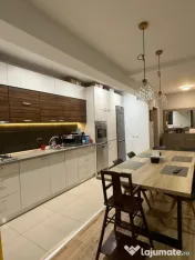 Apartament de vanzare semidecomandat ,3 camere 80 mp , zona