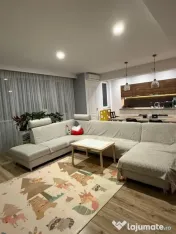 Apartament de vanzare semidecomandat ,3 camere 80 mp , zona