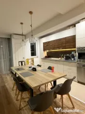 Apartament de vanzare semidecomandat ,3 camere 80 mp , zona