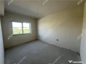 Apartament de 3 camere cu 2 bai si terasa etaj 2 zona Pictor 