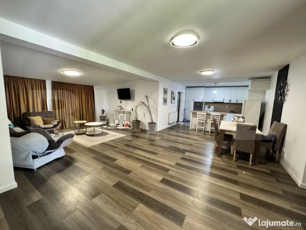 Casă individuală modernă de vânzare în Guruslău – ga