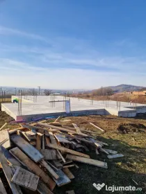 Teren intravilan cu fundație