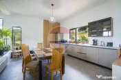 Pensiune/ Casa de oaspeti/ 3000 mp teren, Fundata/ locati... 