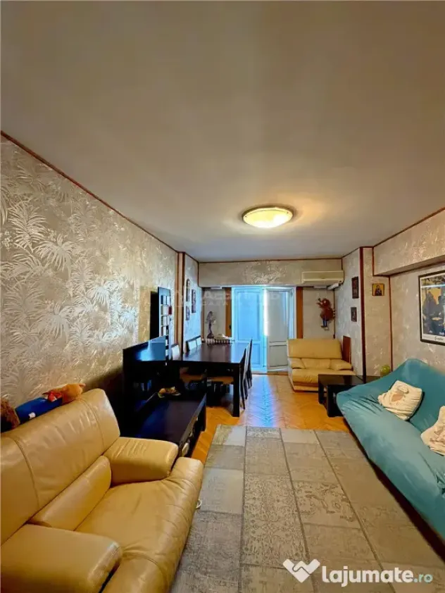 4 camere B-dul Decebal, stradal