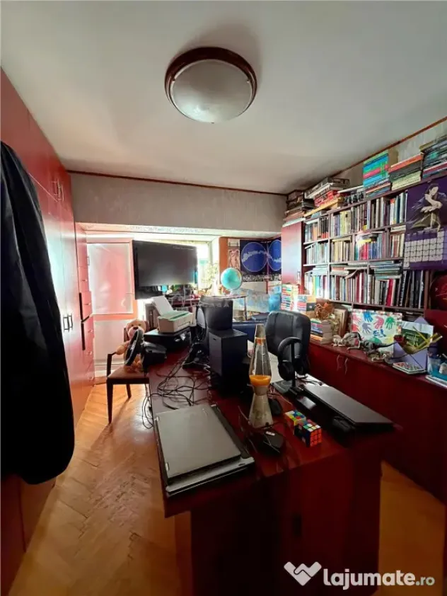 4 camere B-dul Decebal, stradal