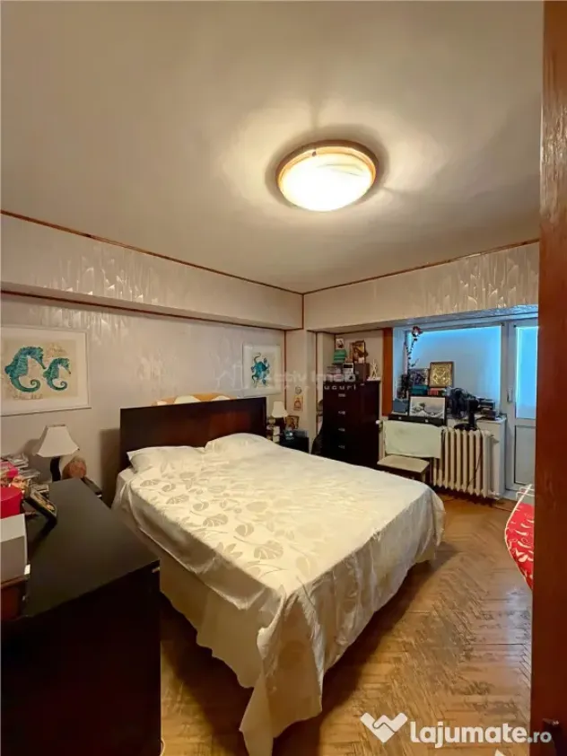 4 camere B-dul Decebal, stradal