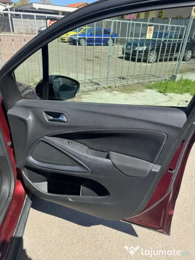 Vand autoturism marca Opel Croslland X