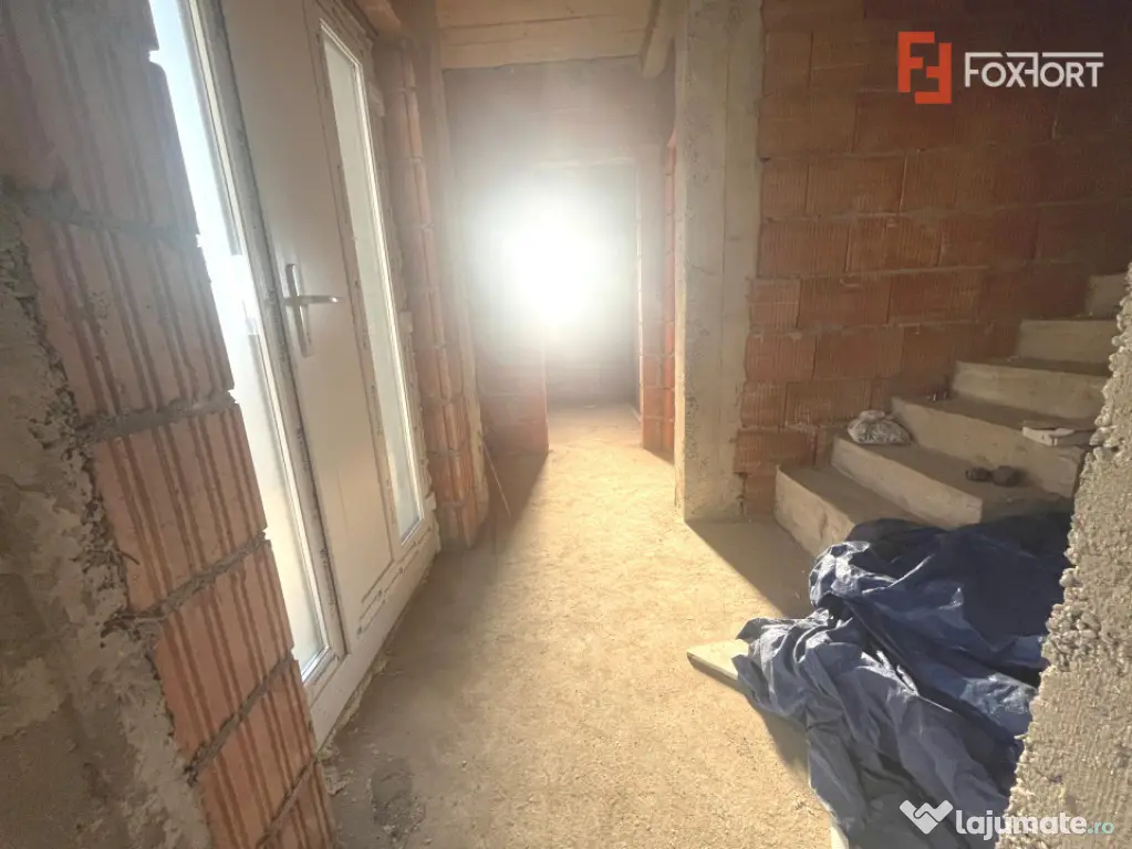 Duplex cu 4 camere, despartit prin camera tehnic - zona Urse