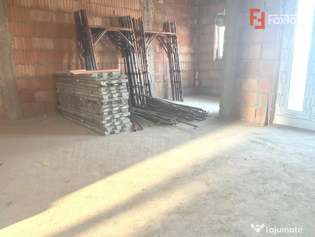 Duplex cu 4 camere, despartit prin camera tehnic - zona Urse