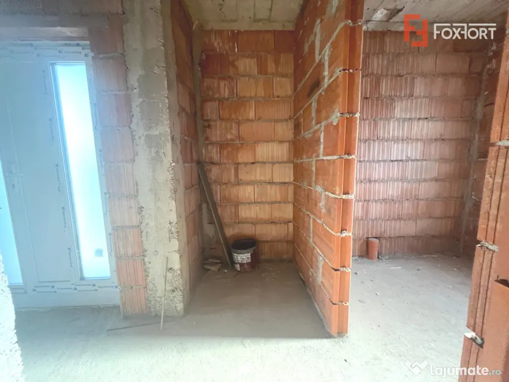 Duplex cu 4 camere, despartit prin camera tehnic - zona Urse