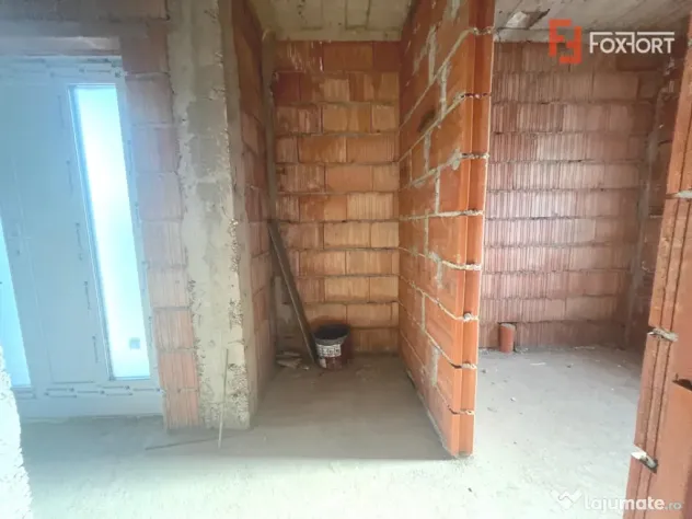 Duplex cu 4 camere, despartit prin camera tehnic - zona Urse