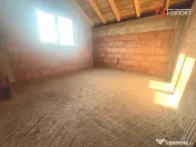 Duplex cu 4 camere, despartit prin camera tehnic - zona Urse 