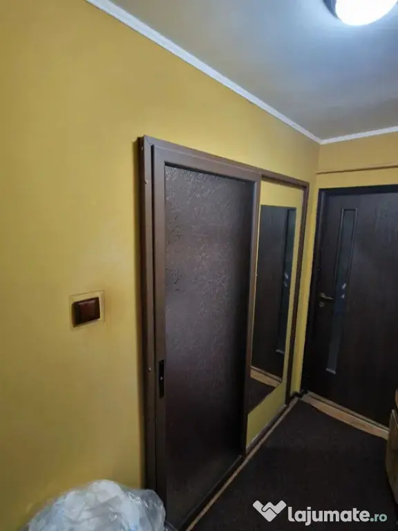 - Apartament 3 camere confort 1 decomandat, zona Obor, supra