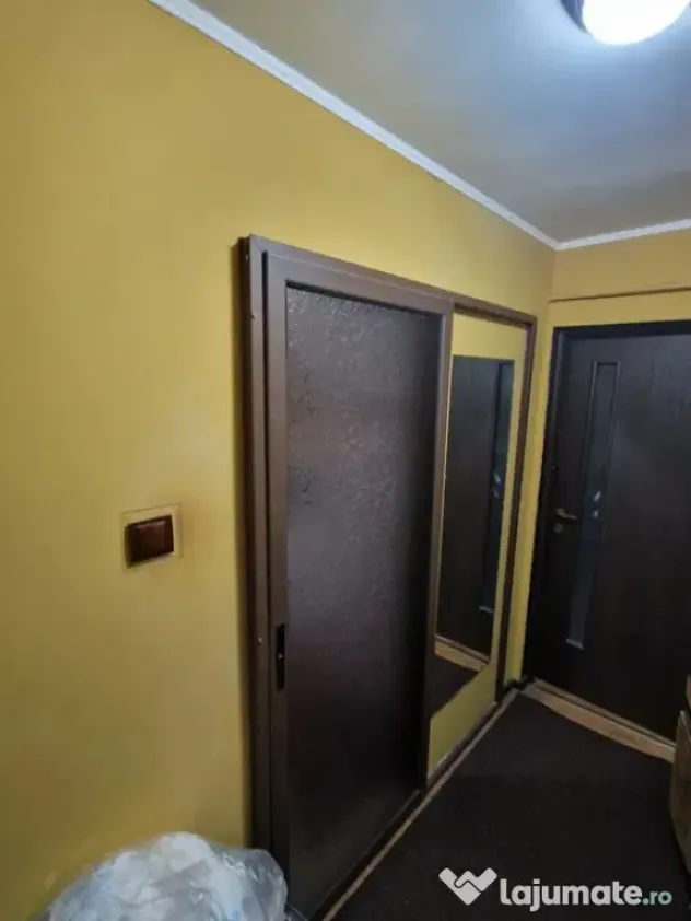 - Apartament 3 camere confort 1 decomandat, zona Obor, supra