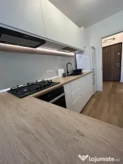Timpuri noi tineretului piscului etaj 4 