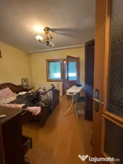 - Buzaului B-uri! Apartament 3 camere, etaj 2. 