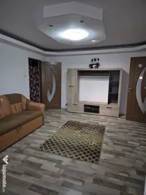 Închiriez apartament doua camere Brosteni