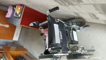 Se vinde 2 cărucioare pentru persoane cu dezabilitati