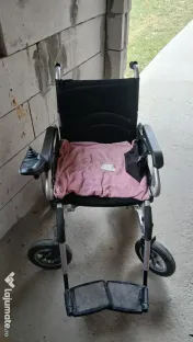 Se vand 2 cărucioare pentru persoane cu dizabilitati