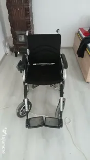 Se vand 2 cărucioare pentru persoane cu dizabilitati