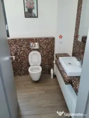 INCHIRIEZ APARTAMENT CU 3 CAMERE IN BLOC NOU