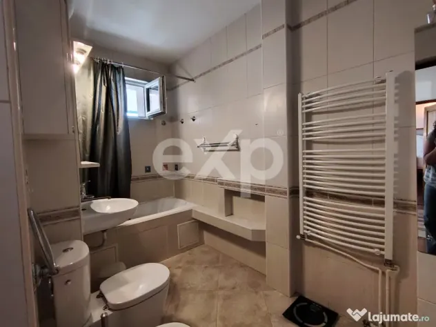 Apartament spatios, 4 camere, cartierul Zorilor