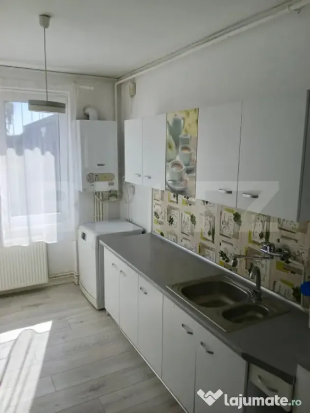 Apartament cu 2 camere 52 mp. semidecomandat, cu loc de parc