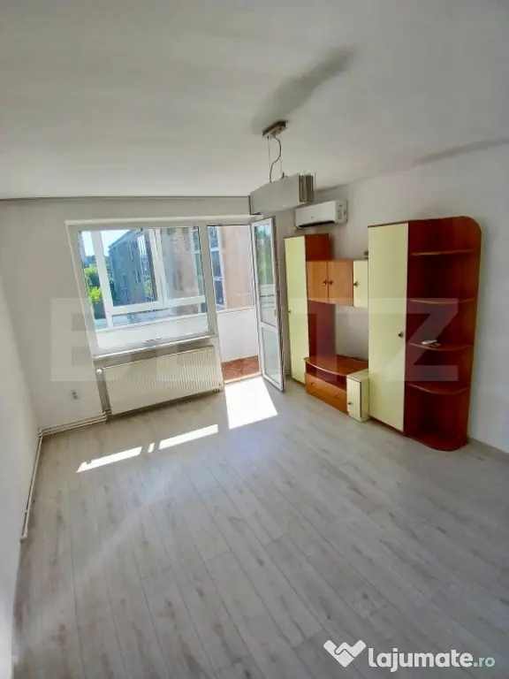 Apartament cu 2 camere 52 mp. semidecomandat, cu loc de parc