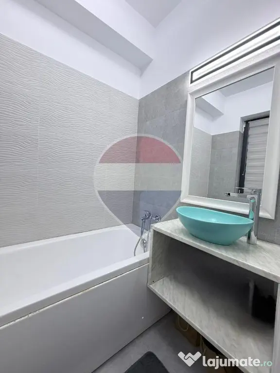 Vilă modernă de vânzare | 4 camere și terasă | Curte...