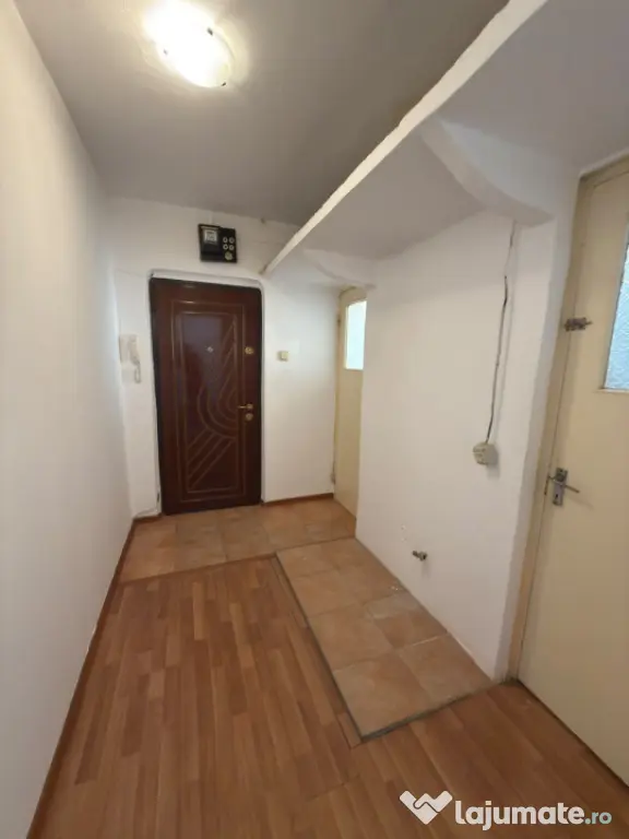 Apartament 2 camere- zona Malu Rosu