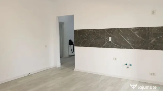 3 CAMERE LA PARTER CU CURTE PROPRIE DE 57MP, 2 BAI, POZIT...