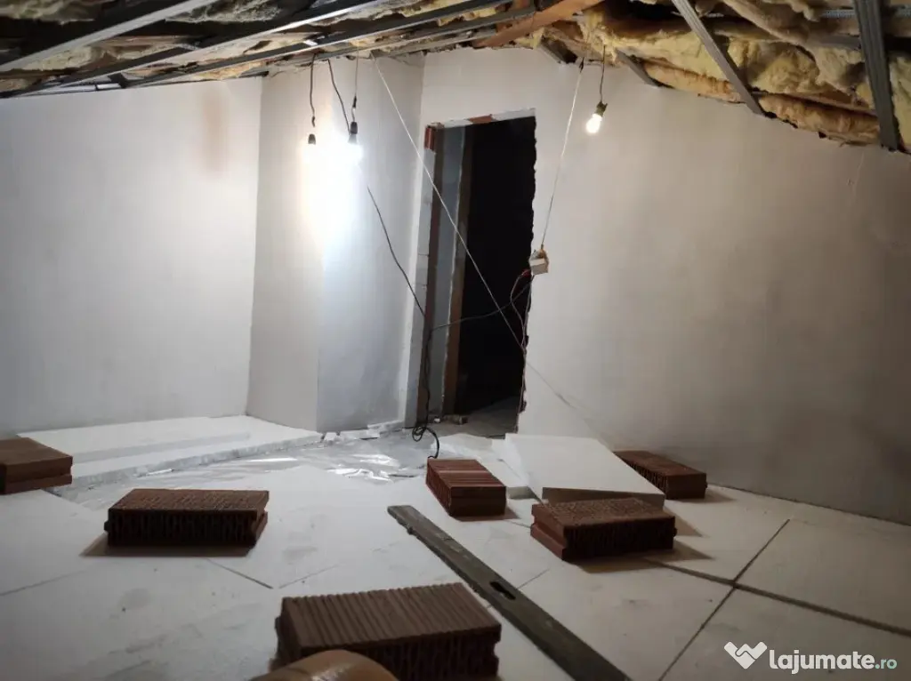Se vinde apartament pod cu suprafata de 275 mp Floresti